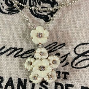 Vintage White Flower Double Chain Necklace & Earring 🏵️
